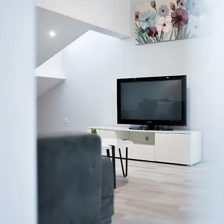 Grey Old Town Apartment *