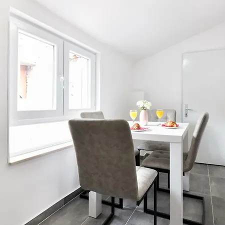 Grey Old Town Apartment Zadar